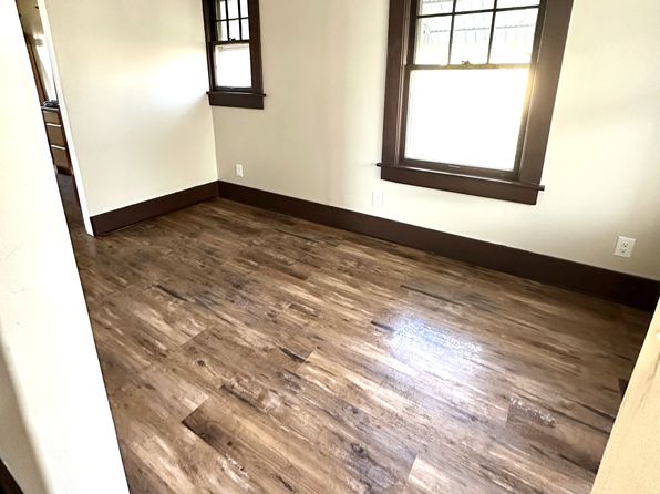 604 Oak St, Leavenworth, KS 66048