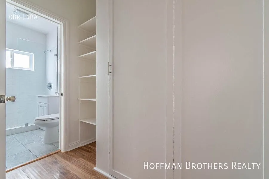 Building Photo - 404 N Coronado St #108