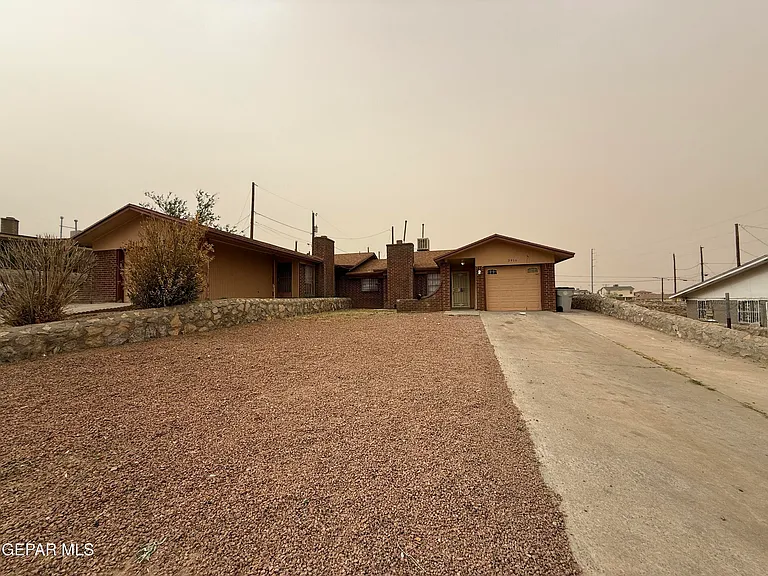 3911 Moonlight Ave — Photo 1