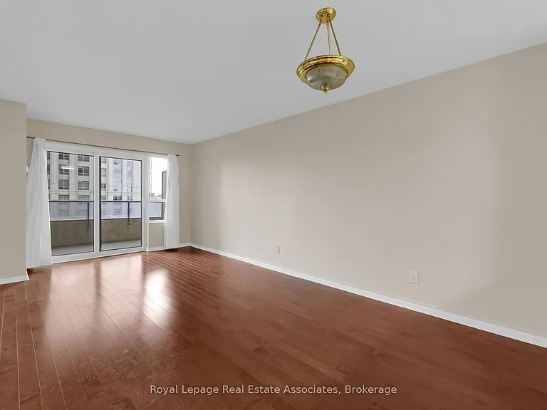25 Kingsbridge Garden Cir #622 — Photo 6
