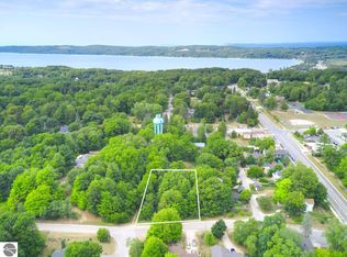 6966 Burr St, Benzonia, MI 49616