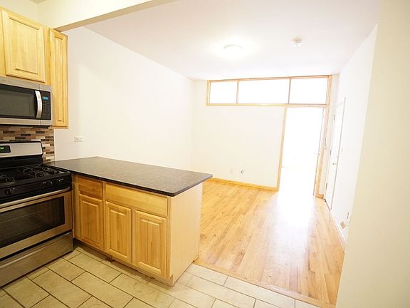 3rd image of 257 17th St #3A