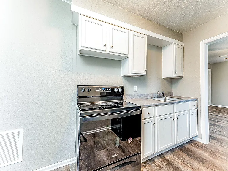 Central Park Apartments — Photo 11
