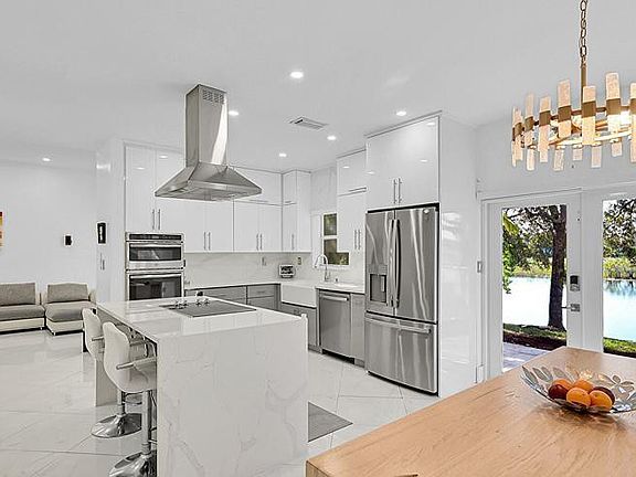 3rd image of 518 NW 130th Way