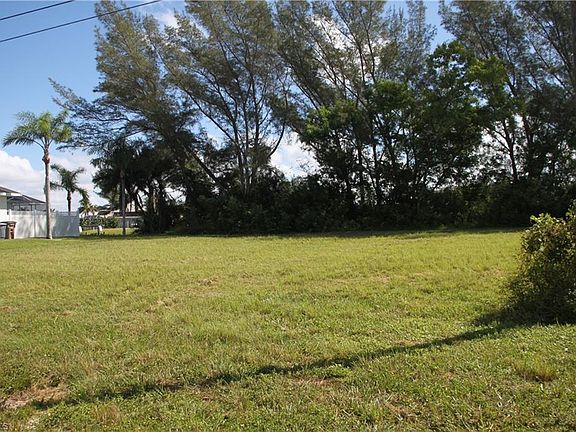 5th image of 4927 SW 20th Pl