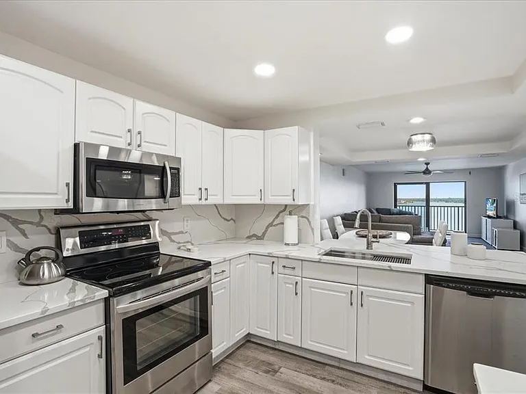 7300 Sun Island Dr S #905 — Photo 5