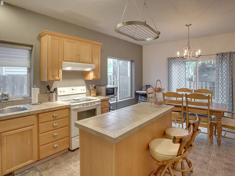 8800 N Drummond Ave — Photo 5
