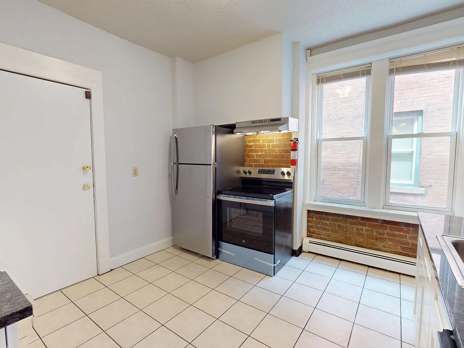 3 bed, 1300 sqft, $1,100 — Photo 3