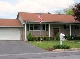 1015 E Cherry St, Palmyra, PA 17078