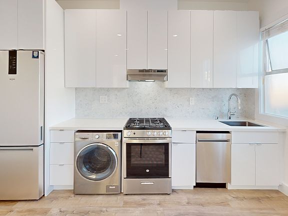 2nd image of 3201 Octavia St #201