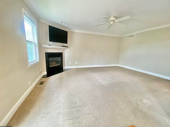 3rd image of 236 Newberry Ln
