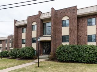 43 Angleside Rd APT 1, Waltham, MA 02453