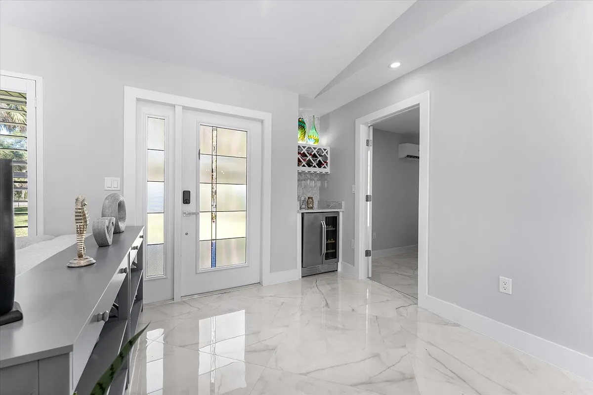4 bed, 1900 sqft, $4,800 — Photo 4
