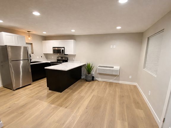 2nd image of 500 S Elmwood Ave