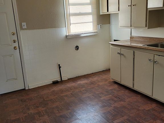 2nd image of 1112 44th St #B