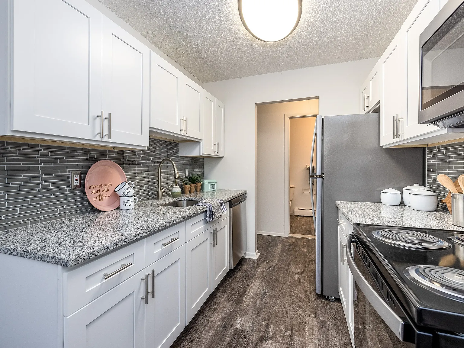 Parkway Manor Apartment Homes — Photo 3