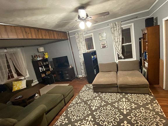 Large Livingroom with furnishings