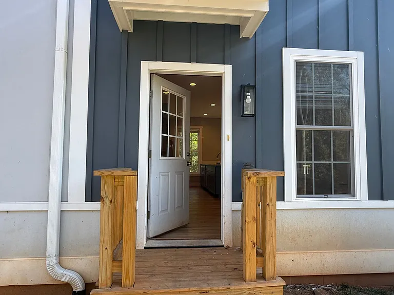 906 Nassau St — Photo 3
