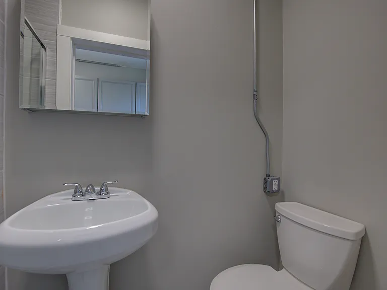 463 Main St #4 — Photo 8