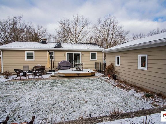 3rd image of 1394 Clovercrest Ave NW