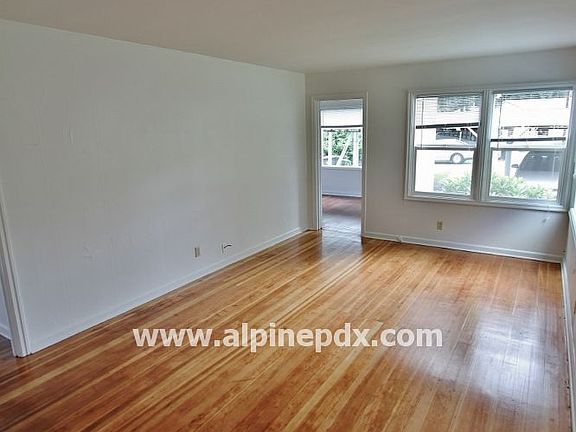 3rd image of 1025 NE Birchwood Dr