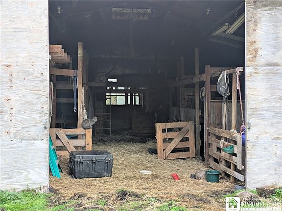5th image of 2247 Hess Rd