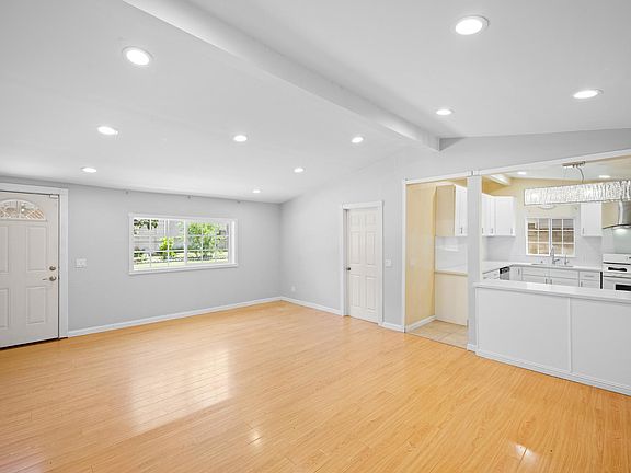 5th image of 10617 Wilsey Ave