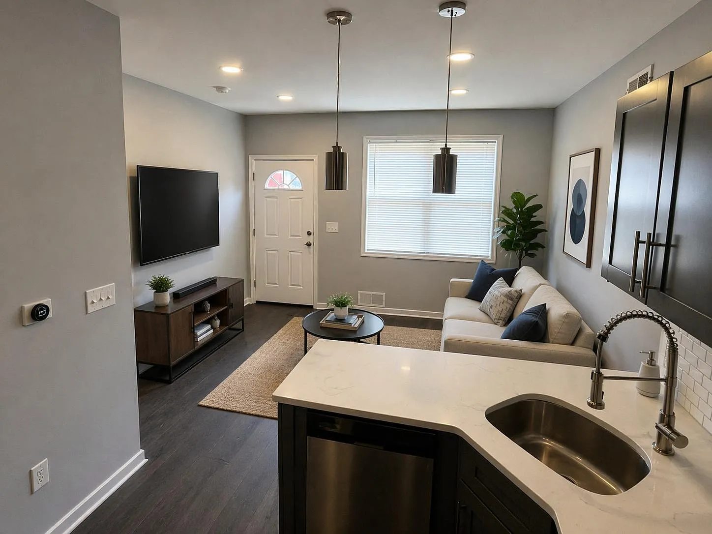4 bed, 2.0 bath, 1500 sqft, $1,027 — Photo 2