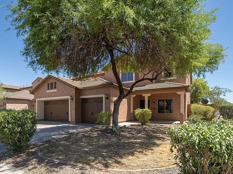 26197 W Potter Dr — Photo 2