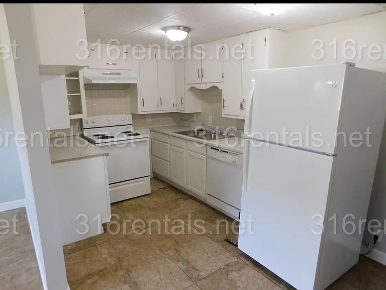 Broadview Apartments — Photo 8