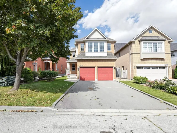 2376 Bankside Dr, Mississauga, ON L5M 6E5