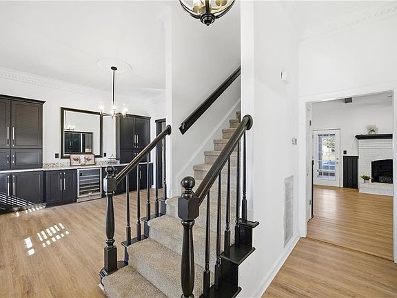 4th image of 224 Saint Brides Rd E