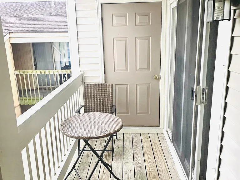 150 S Waters Edge Dr #F — Photo 2