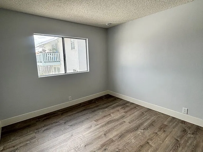 2649 Marengo St — Photo 49