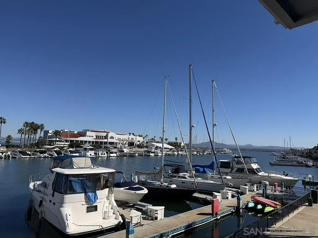 2 bed, 2.5 bath, 1471 sqft, $6,000 — Photo 2