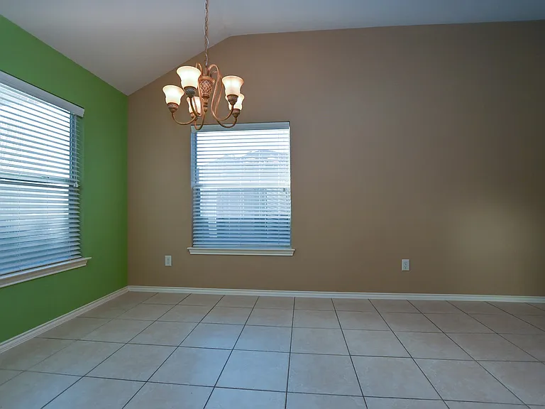 2123 Castle Gardens Ln — Photo 7