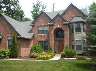 8055 Boulder Ridge Ct, Brighton, MI 48116