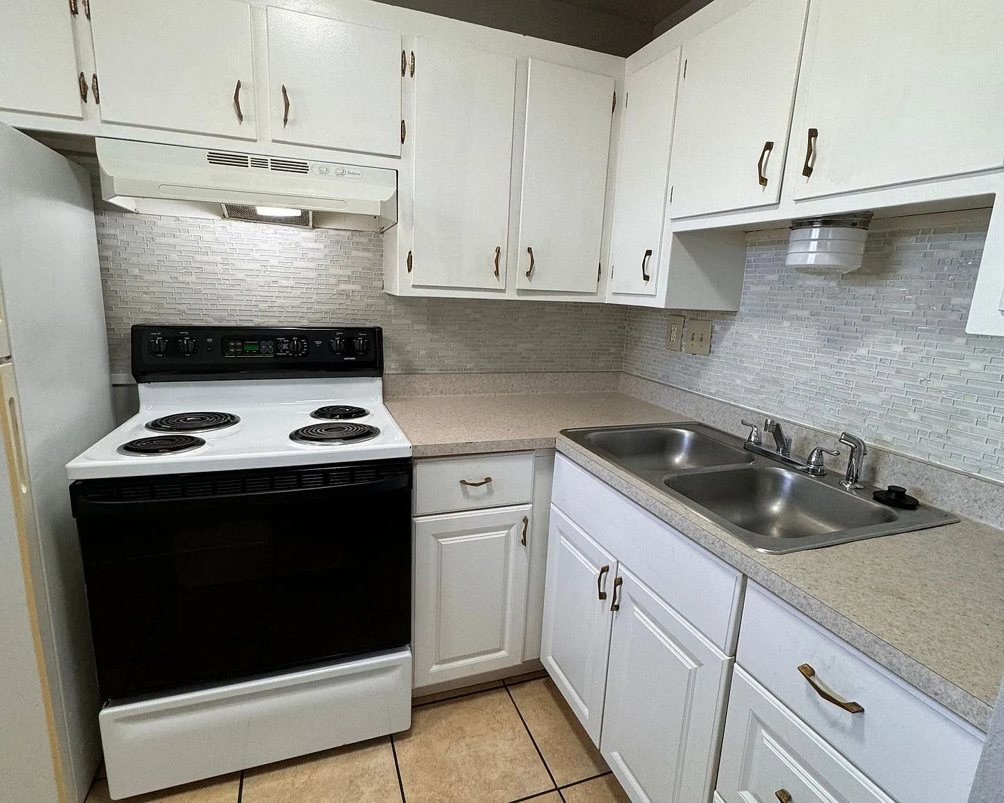 Parklane Apartments — Photo 3