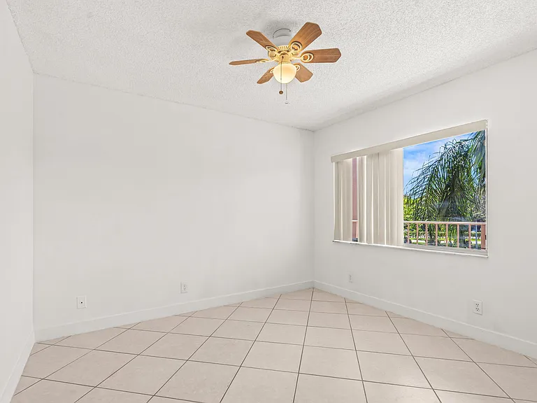 7301 Amberly Ln #304 — Photo 4