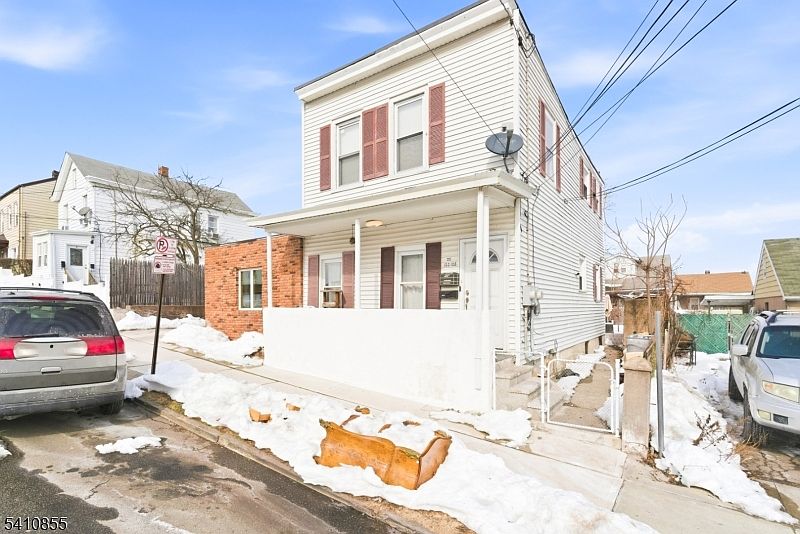 1st image of 135 Dixon Ave