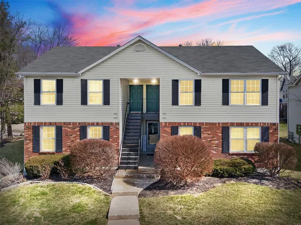 1532 Surrey Ln, Saint Peters, MO 63304