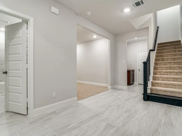 7843 Manilla Dr — Photo 4