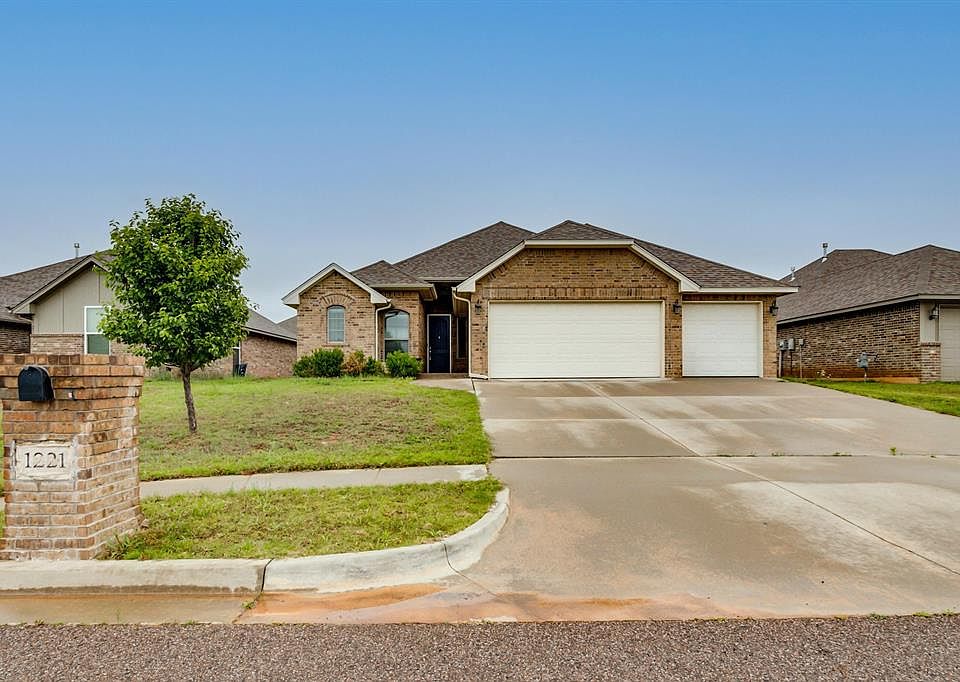 1st image of 1221 Pebble Pond Dr