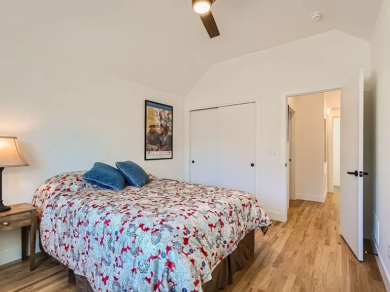824 La Farge Ave — Photo 17