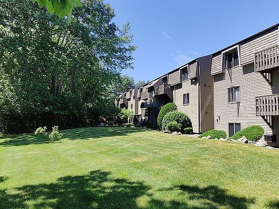 5th image of 32 Village Ct #32