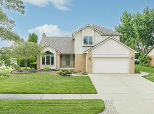 16331 Randy Dr, Macomb, MI 48042