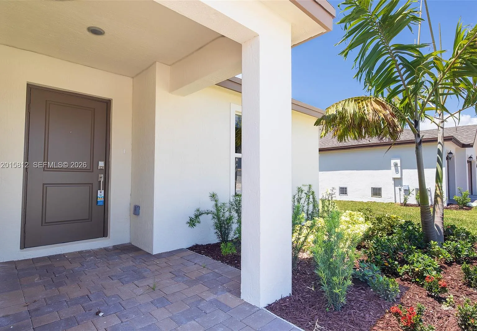 4 bed, 2400 sqft, $4,600 — Photo 2