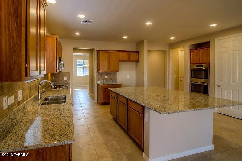 1st image of 842 W Camino Capria
