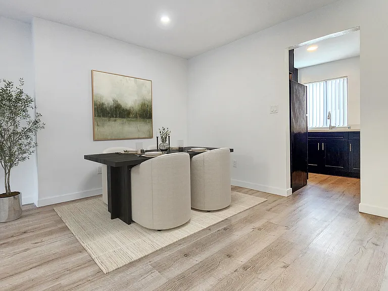 1532 Granville Ave #104 — Photo 8