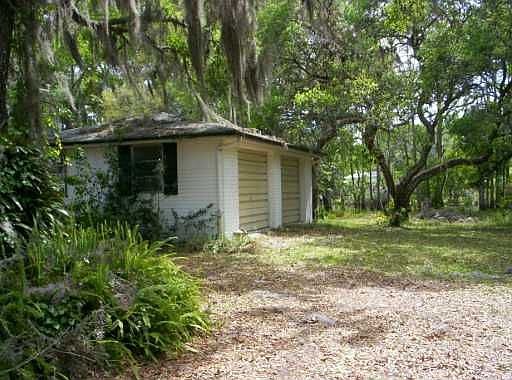 Detached 2 Car Garage